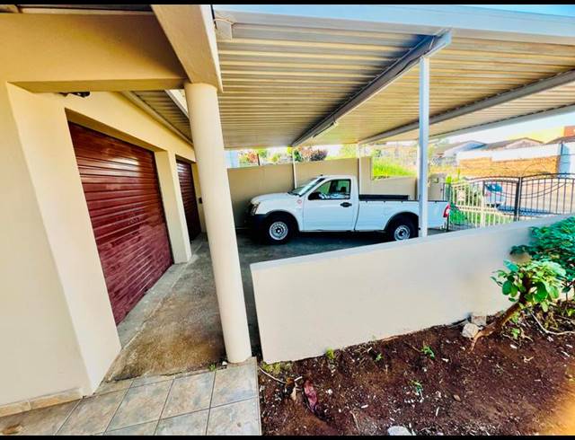4 BEDROOM HOUSE FOR SALE IN CASTLE HILL